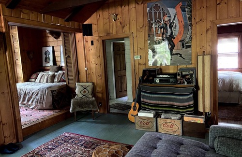 Wurtsboro Cabin | Cozy Catskill Escape 90 min from NYC