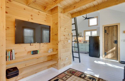 Swan Lake Cottage | Cozy Catskills Tiny Home ~ 3 Mi to Bethel Woods!