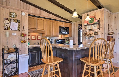 Pine Mountain Cabin | Cozy ‘Caymus Cabin’ ~ 3 Miles to Callaway Gardens!