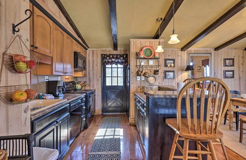 Pine Mountain Cabin | Cozy ‘Caymus Cabin’ ~ 3 Miles to Callaway Gardens!