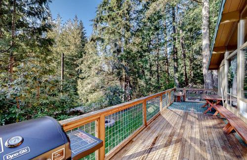 Sedro-Woolley House | Cozy Cedar Cabin