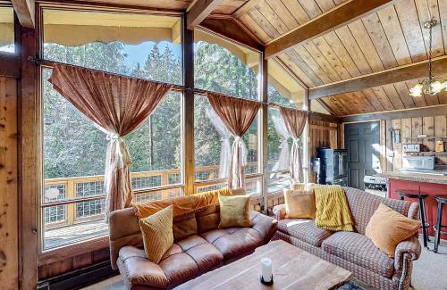 Sedro-Woolley House | Cozy Cedar Cabin
