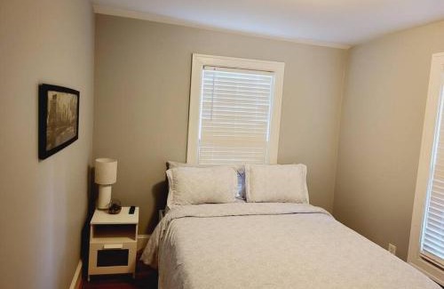 Biddleville Villa | Cozy Center City Cottage*Walk to center city