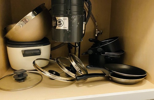 Center City Apartment | Cozy -Center of Attention- w/fireplace, free laundry & full kitchen