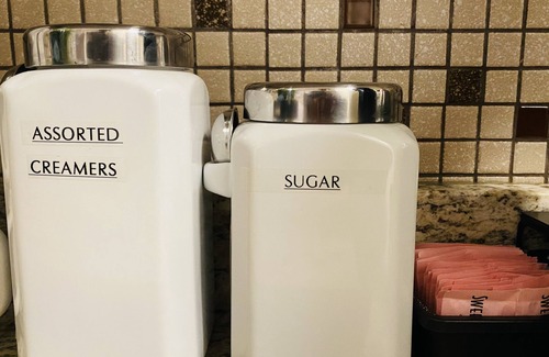 Center City Apartment | Cozy -Center of Attention- w/fireplace, free laundry & full kitchen