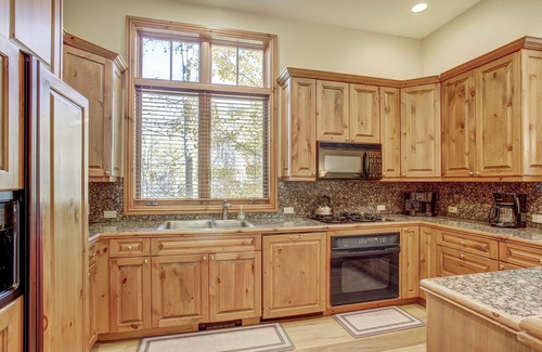 Edwards Condo | Cozy & Central Arrowhead Ge Townhome, 3br, Sleeps 6 3 Bedroom Townhouse by RedAwning