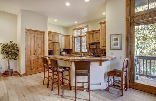 Edwards Condo | Cozy & Central Arrowhead Ge Townhome, 3br, Sleeps 6 3 Bedroom Townhouse by RedAwning