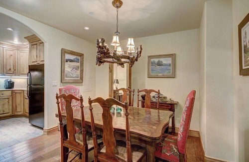 Edwards Condo | Cozy & Central Arrowhead Village Townhome by RedAwning