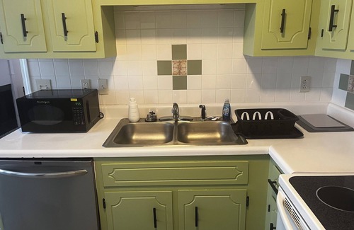 Clarksville House | Cozy Central Bungalow nExit 1nPet friendlynEstablished neighborhood