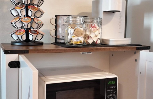 Manchester Apartment | Cozy Central Downtown 2BD Unit Close to Elm & 93