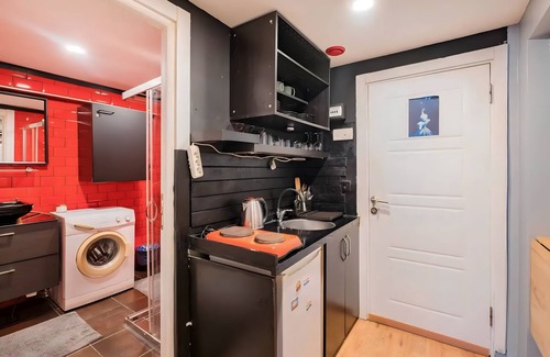 Bomonti Apartment | Cozy Central Flat w/Netflix & Elevator Near Metro 2 minute walking distance