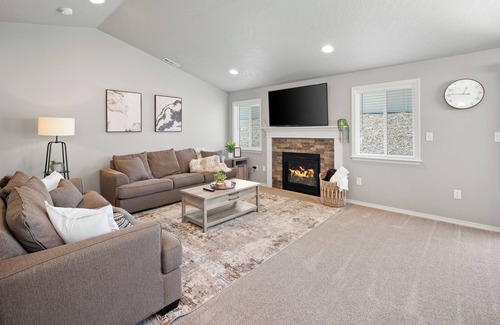 South Richland House | Cozy central location home just minutes from everything you need!