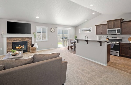 South Richland House | Cozy central location home just minutes from everything you need!