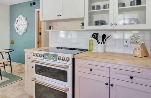 Lodi House | Cozy Central Lodi Chateau - Just Steps From Downtown!