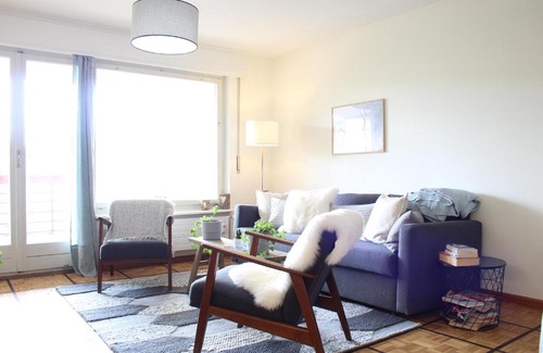 Lens Apartment | Cozy & Central | Rainbow A