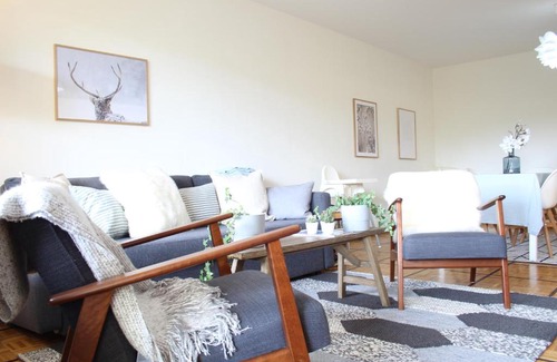 Lens Apartment | Cozy & Central | Rainbow A