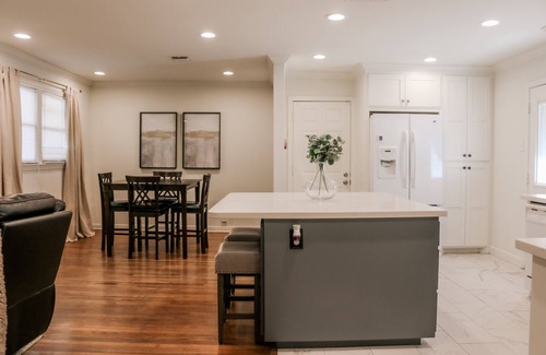 Braeswood Place House | Cozy & Central Retreat: 5 mins from NRG Stadium