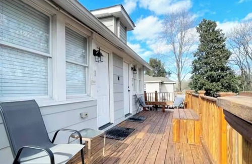 Midtown Apartment | Cozy, Central, & Walkable Dreams Studio in Midtown - near shops and restaurants!