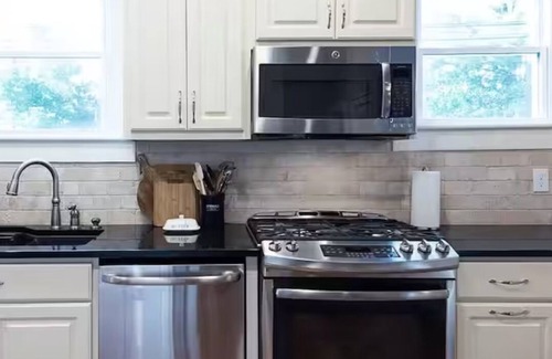 Greenville House | Cozy & Centrally Located Downtown Retreat