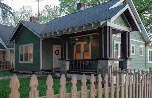 Greenville House | Cozy & Centrally Located Downtown Retreat