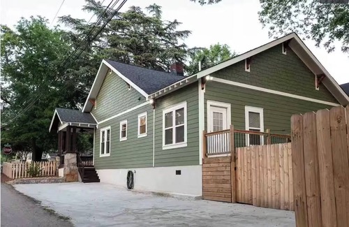 Greenville House | Cozy & Centrally Located Downtown Retreat