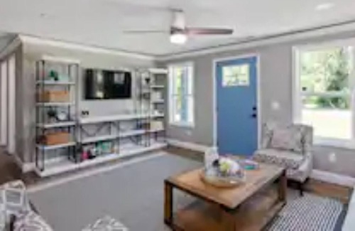Greenfield Lake Estates House | Cozy Centrally Located 4-Bedroom 4-Bath Home