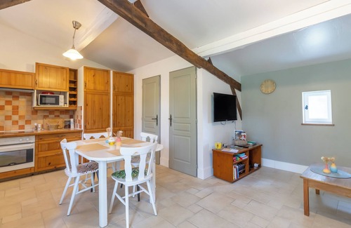 Saint-Cernin-de-lHerm Ski Chalet | Cozy Chalet in Saint-Cernin-de-l'Herm – Nature, Shared Pool & Relaxing Stay for 4 People
