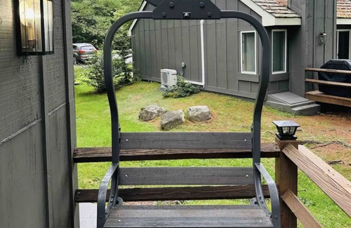 White Haven House | Cozy Chalet At Jack Frost With Waterview- Ski On Ski Off