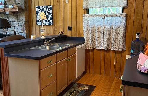Elkton Ski Chalet | Cozy Chalet bordering Shenandoah Park near Massanutten Resort and Skyline Drive.