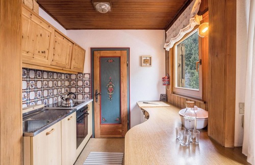 San Lorenzo di Sebato Ski Chalet | Cozy Chalet “Ferienhaus Moarbach” with Terrace & Garden