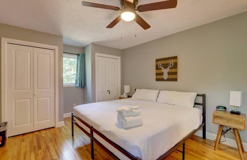 East Stroudsburg House | Cozy Chalet Game Rm and Fireplace