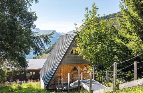 Viel-Alpe Ski Chalet | Cozy chalet in Huez with terrace and WiFi