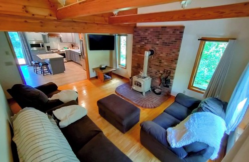 Mount Holly Ski Chalet | Cozy chalet minutes from Okemo Mtn & VAST