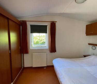 Goedereede House | Cozy chalet near beach, dune and forest