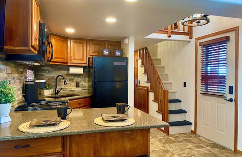 Breckenridge Ski Chalet | Cozy Chalet on Swan River minutes to Breckenridge