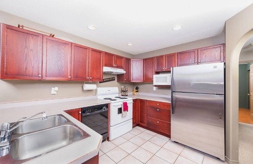Snow Pine Estates Ski Chalet | Cozy Chalet (ski-in/ski-out, 2 KING BEDS, Hot-Tub, DOG-Friendly!) Sleeps 13