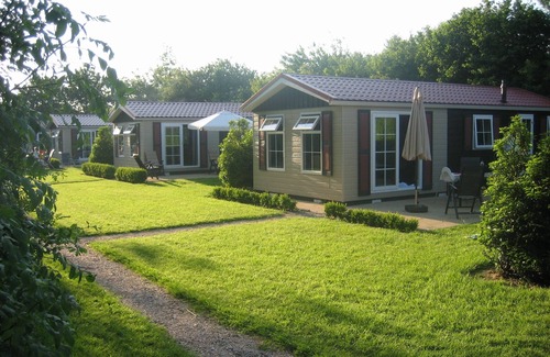 Kamperland Ski Chalet | Cozy chalet surrounded by greenery near Banjaardstrand