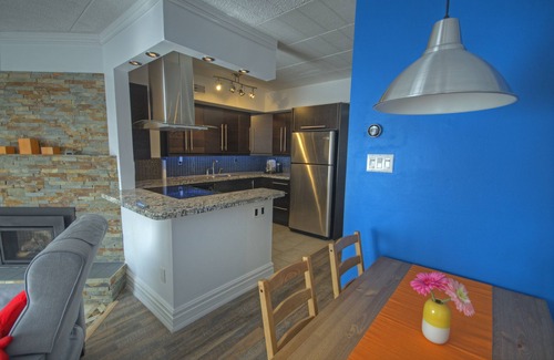 Garden District Apartment | Cozy Chalet w/a fireplace in a quiet courtyard