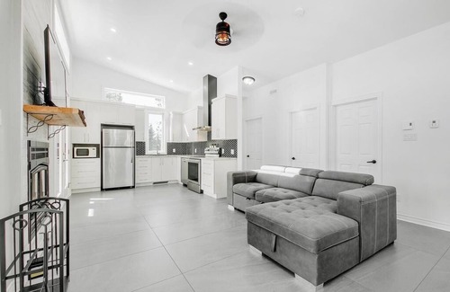 Chertsey Ski Chalet | Cozy Chalet w/Spa