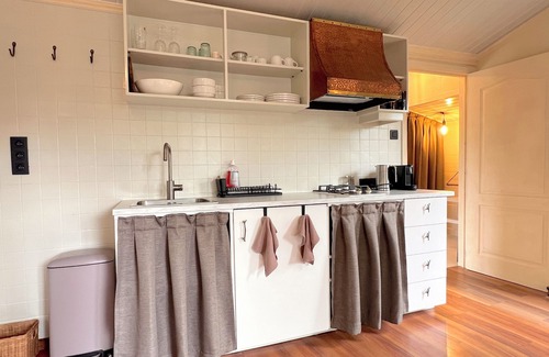 Geel Ski Chalet | Cozy chalet with a waterside terrace
