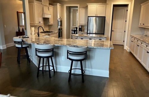 Alma Ski Chalet | Cozy chalet with fitness room, WiFi in adorable ATL