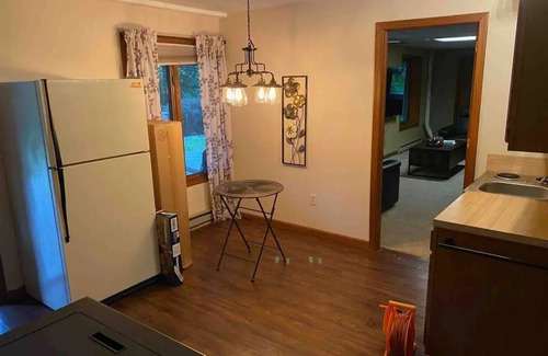 Aquashicola Ski Chalet | Cozy chalet with hot tub and ski resort viewnn