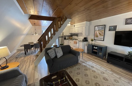Stevensville Ski Chalet | Cozy Chalet with Lake Michigan view, beach, pool and rec activities