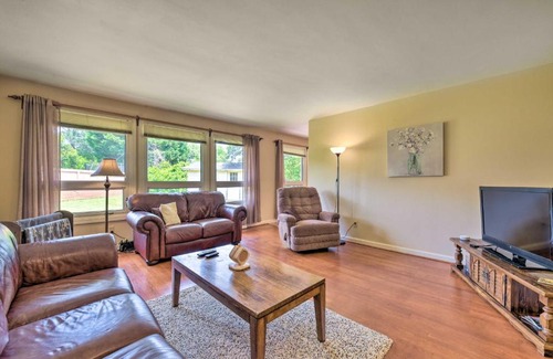Charlotte House | Cozy Charlotte Retreat with Yard about 5 Mi to Dtwn