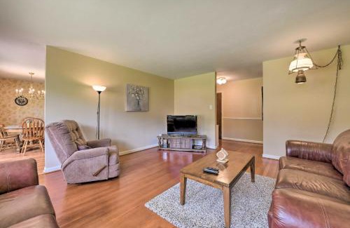 Charlotte House | Cozy Charlotte Retreat with Yard about 5 Mi to Dtwn