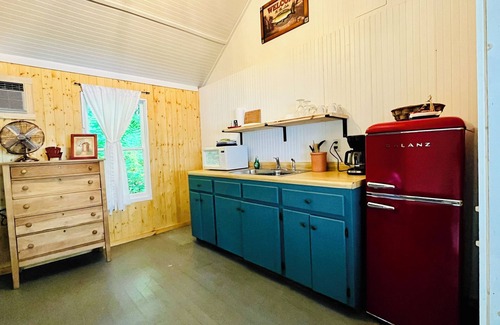 South Haven Cabin | Cozy Charm - Cabin 2