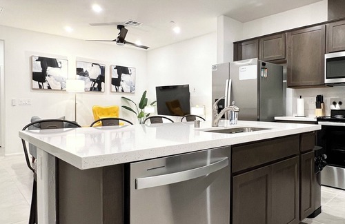 Sovana House | Cozy Charming 3-bedroom home with WiFi, AC close to the Strip and the airport