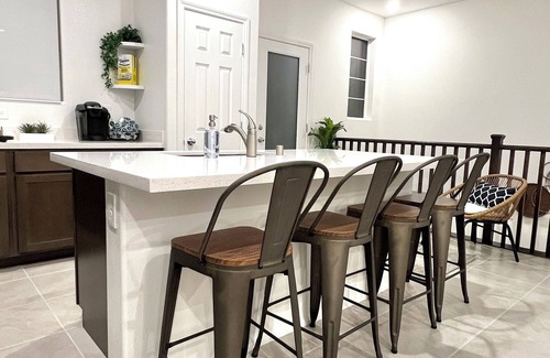 Sovana House | Cozy Charming 3-bedroom home with WiFi, AC close to the Strip and the airport