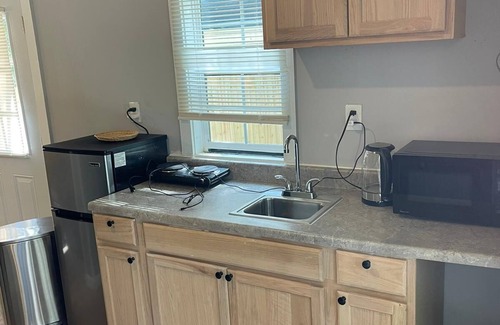 Greensboro House | Cozy ,Charming and Comfy Tiny Home with Beautiful View in a Quiet Area