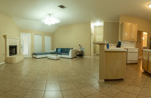 South Arlington House | Cozy Charming Brick Home Updated NEW furnitures! Arlington Central!